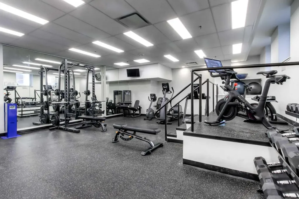 817 15 Avenue SW Calgary AB T2R0H8