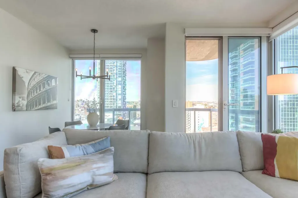 817 15 Avenue SW Calgary AB T2R0H8
