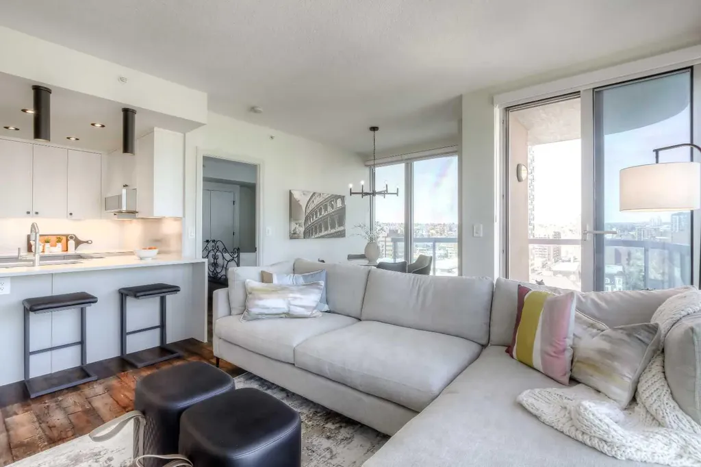 817 15 Avenue SW Calgary AB T2R0H8