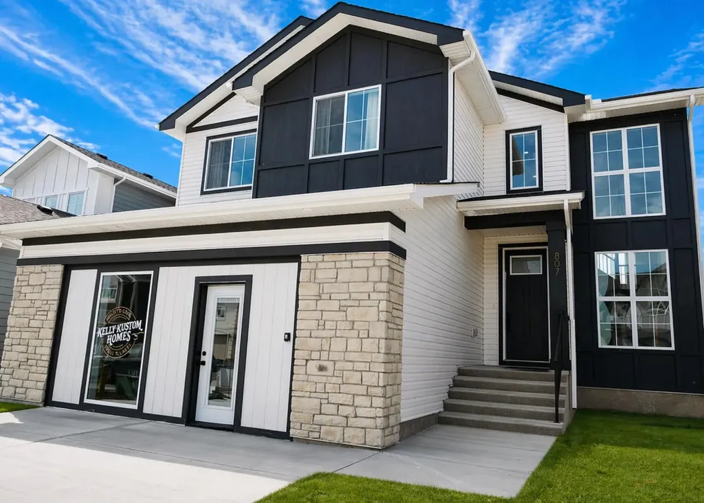 807 Lakewood Circle Strathmore AB T1P 0G8