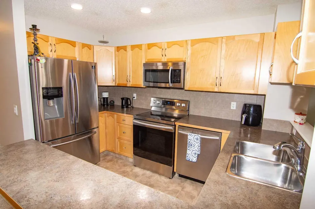 754 Luxstone Gate SW Airdrie AB T4B 0H3
