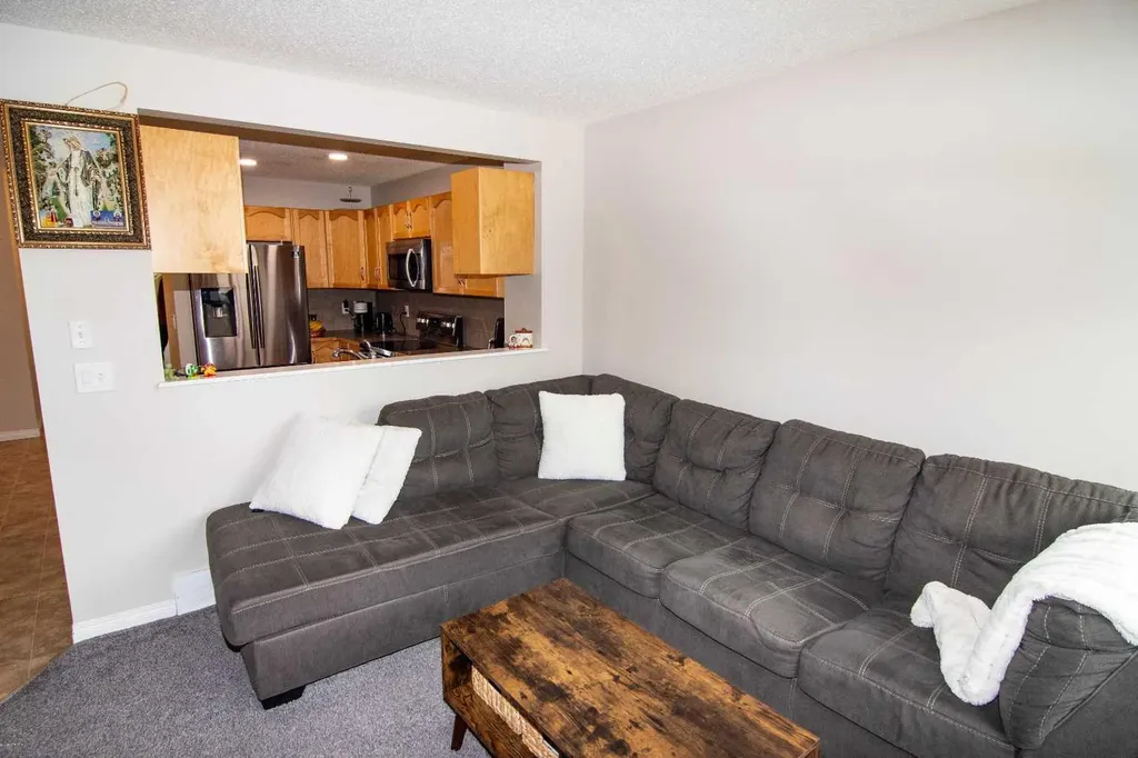 754 Luxstone Gate SW Airdrie AB T4B 0H3