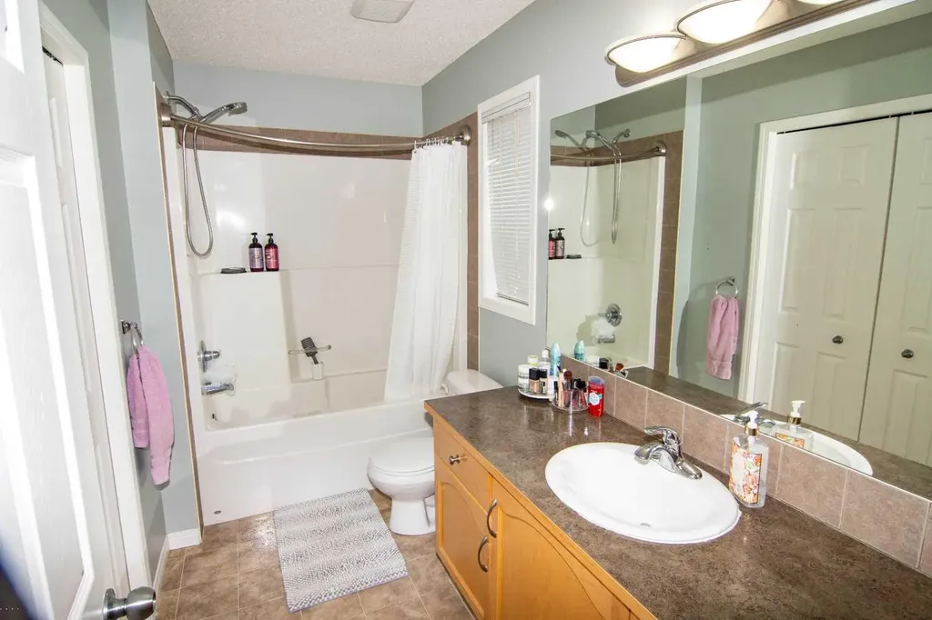 754 Luxstone Gate SW Airdrie AB T4B 0H3