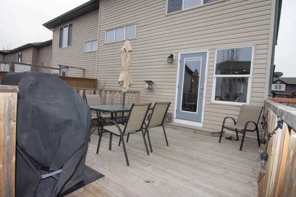 754 Luxstone Gate SW Airdrie AB T4B 0H3