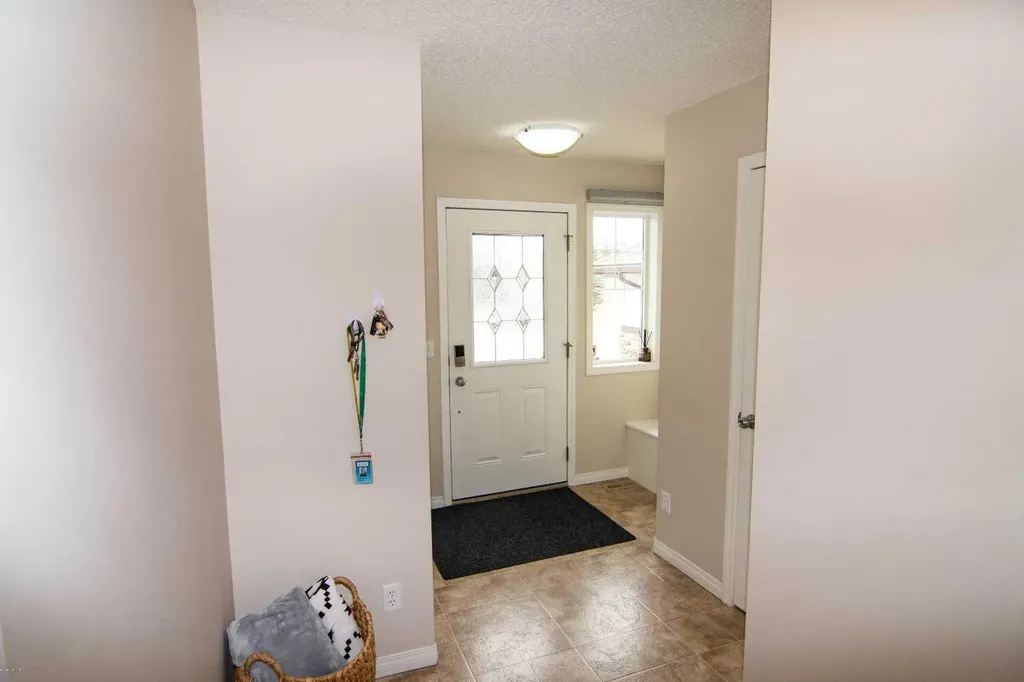 754 Luxstone Gate SW Airdrie AB T4B 0H3