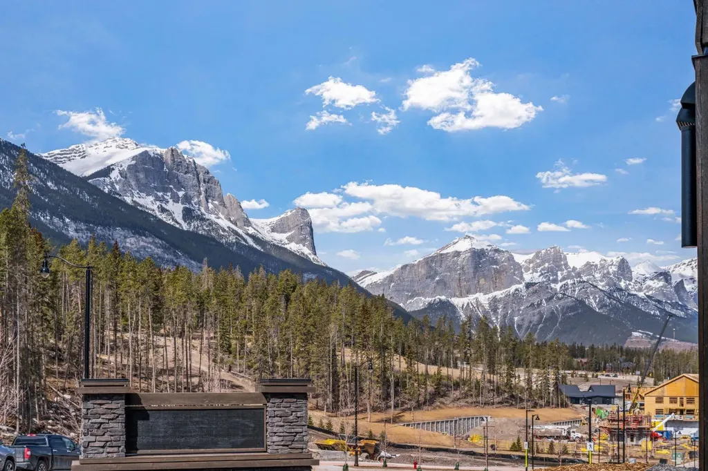 10 Cascade Ridge Canmore AB T1W 0K6