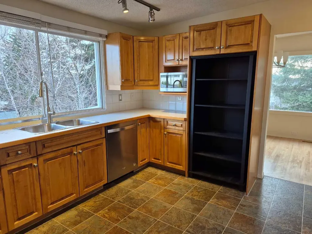 3415 Benton Drive NW Calgary AB T2L1W7