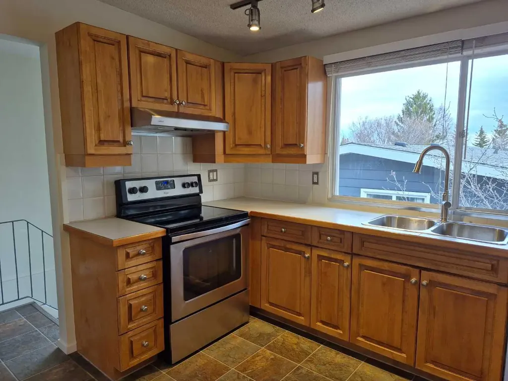 3415 Benton Drive NW Calgary AB T2L1W7
