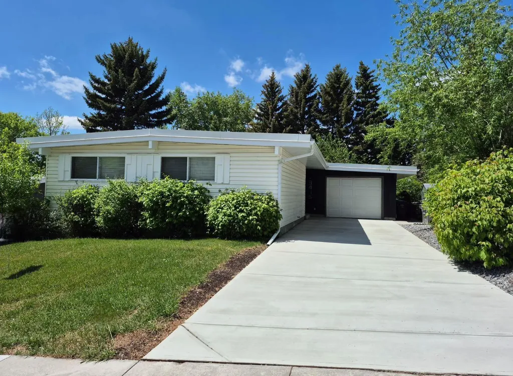 3415 Benton Drive NW Calgary AB T2L1W7
