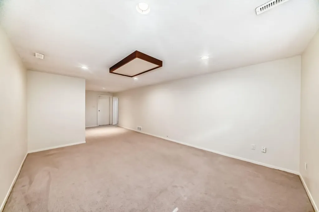 3415 Benton Drive NW Calgary AB T2L1W7