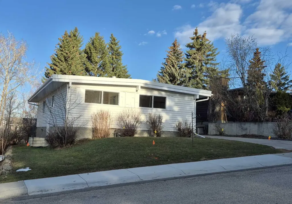 3415 Benton Drive NW Calgary AB T2L1W7