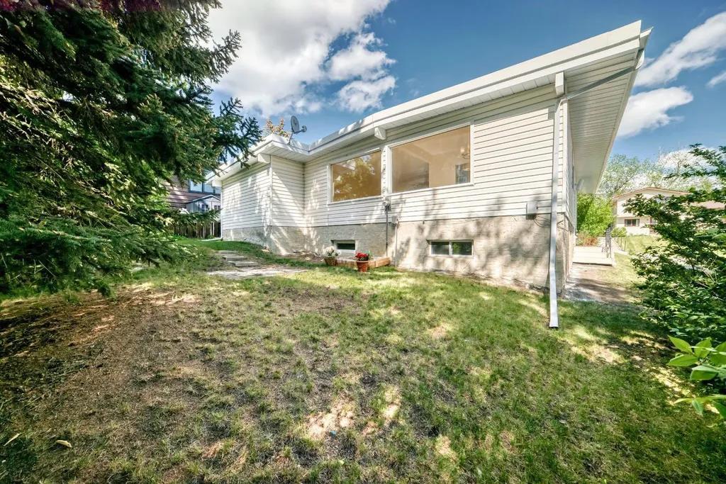 3415 Benton Drive NW Calgary AB T2L1W7