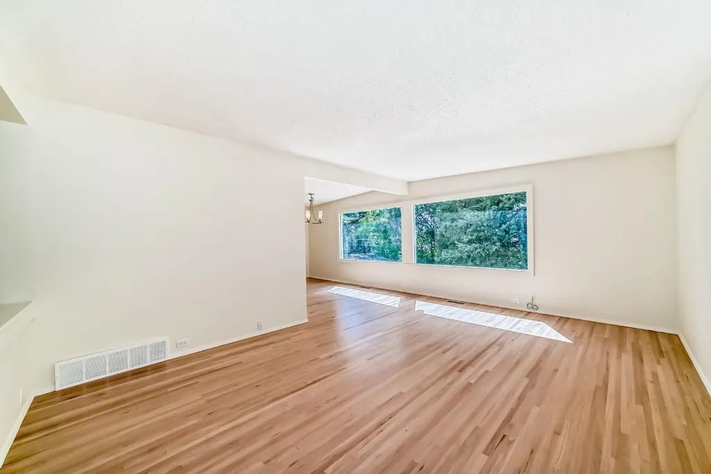 3415 Benton Drive NW Calgary AB T2L1W7