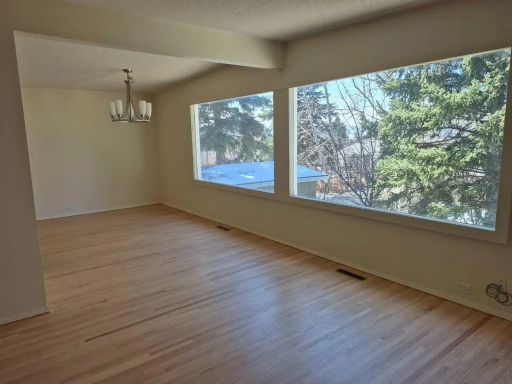 3415 Benton Drive NW Calgary AB T2L1W7