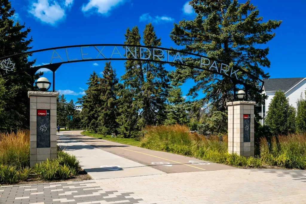 330 Dieppe Drive SW Calgary AB T3E 2L4