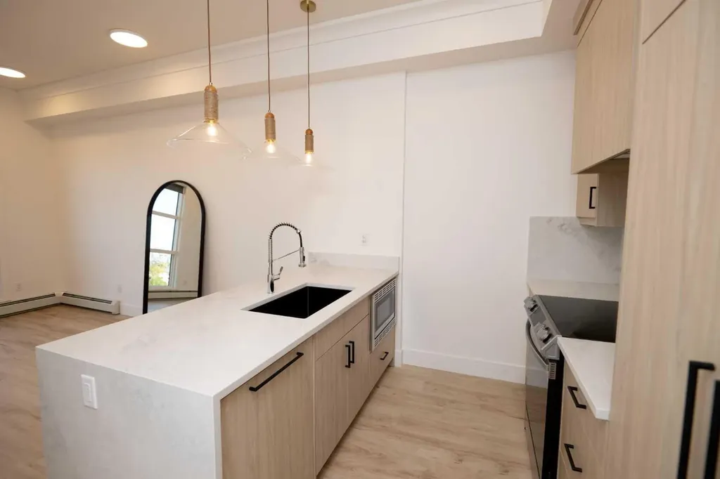 330 Dieppe Drive SW Calgary AB T3E 2L4