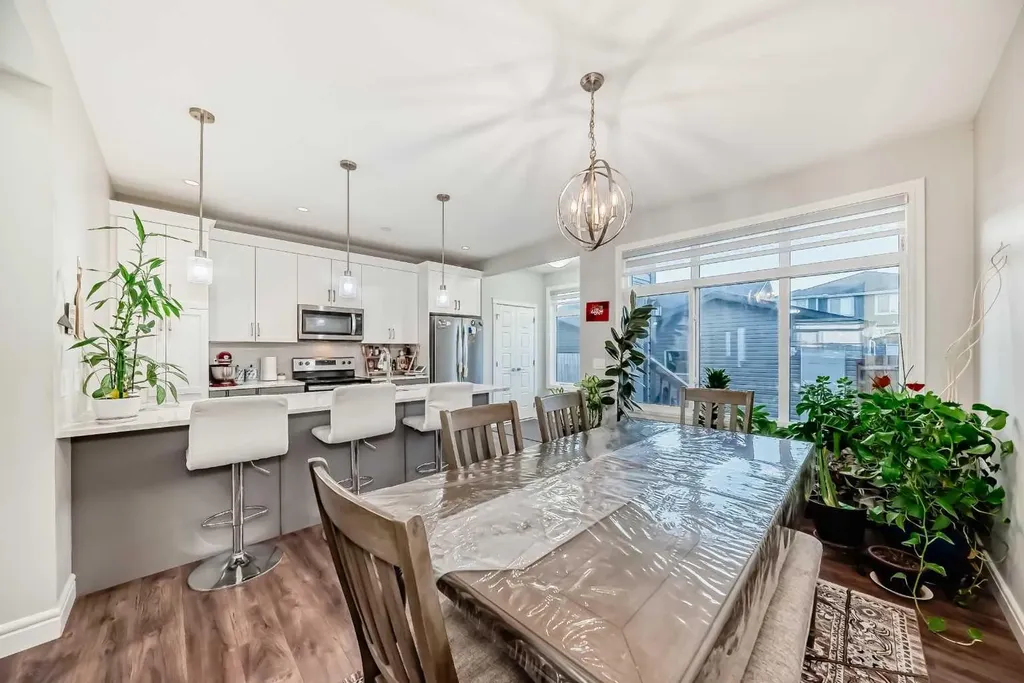 10097 46 Street NE Calgary AB T3J 0Y5