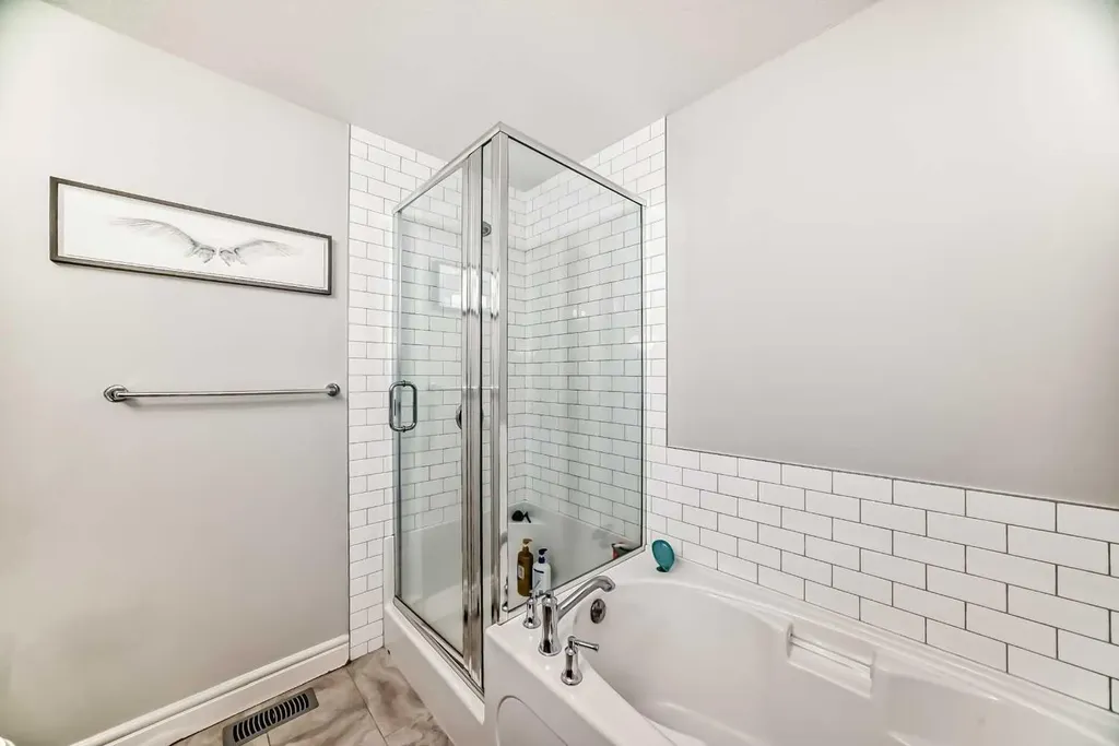 10097 46 Street NE Calgary AB T3J 0Y5