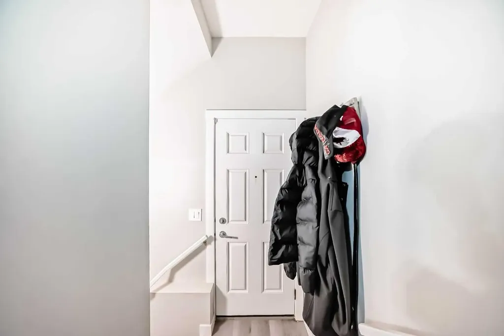 10097 46 Street NE Calgary AB T3J 0Y5