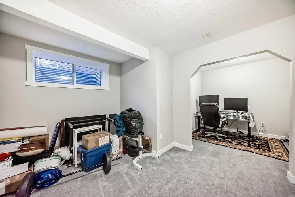 10097 46 Street NE Calgary AB T3J 0Y5