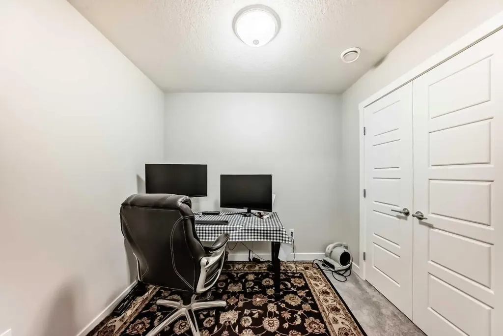 10097 46 Street NE Calgary AB T3J 0Y5