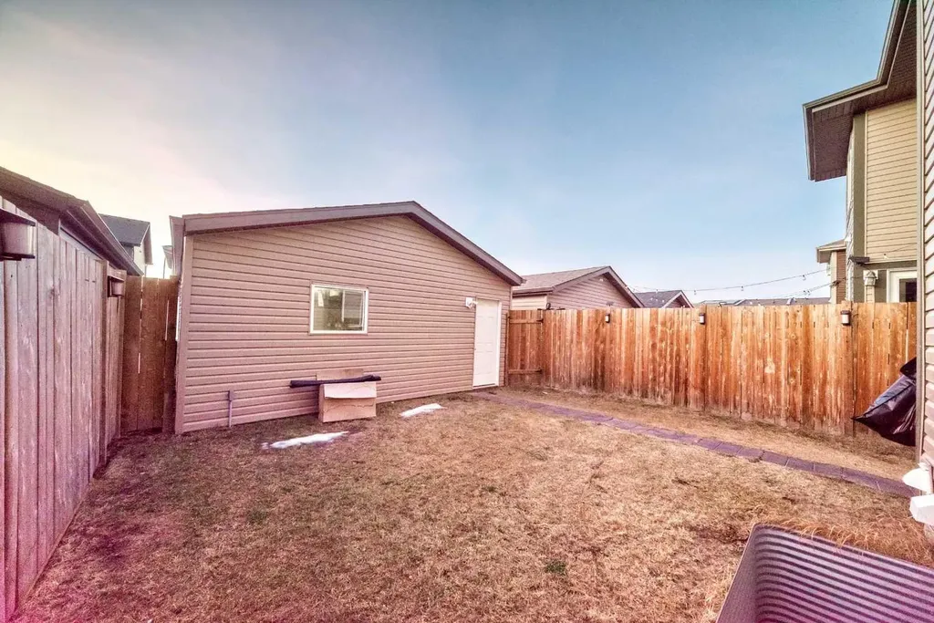 10097 46 Street NE Calgary AB T3J 0Y5