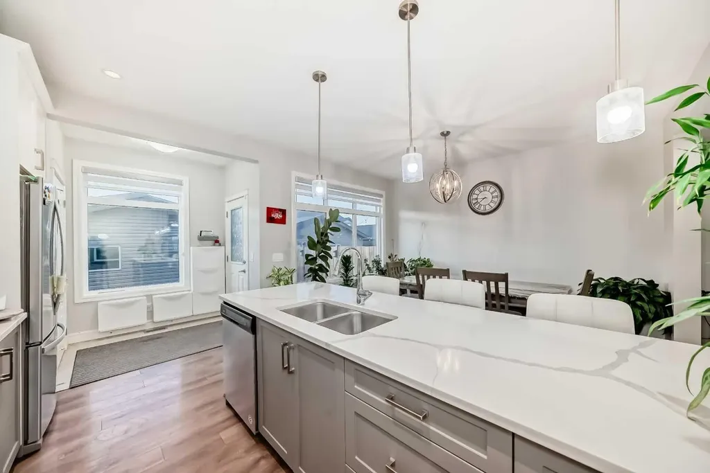 10097 46 Street NE Calgary AB T3J 0Y5