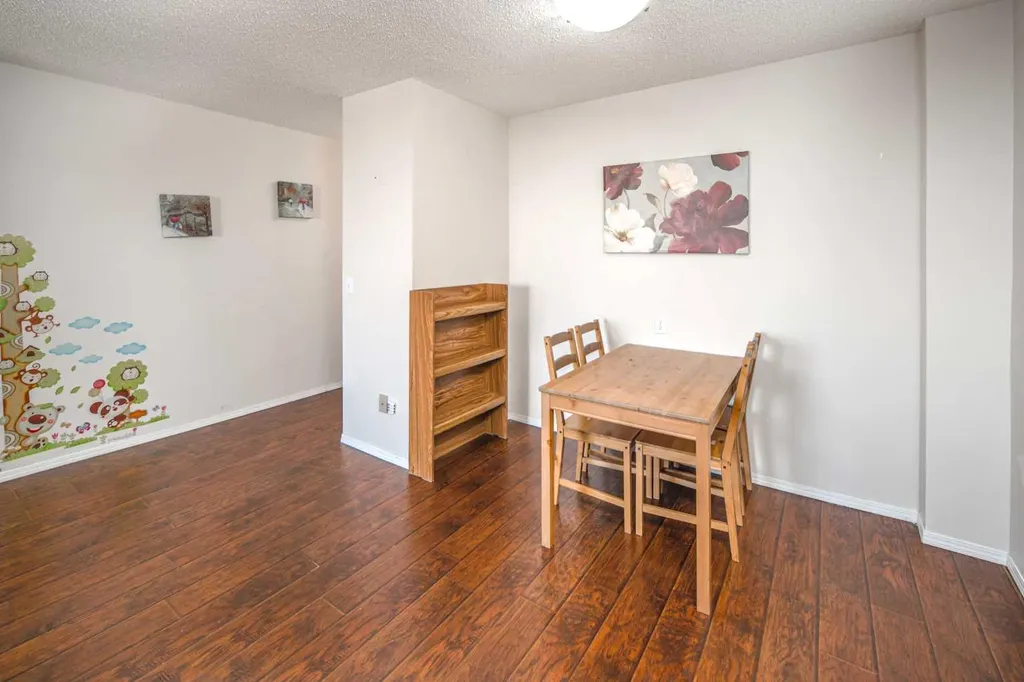 4944 Dalton Drive NW Calgary AB T3A 2E6