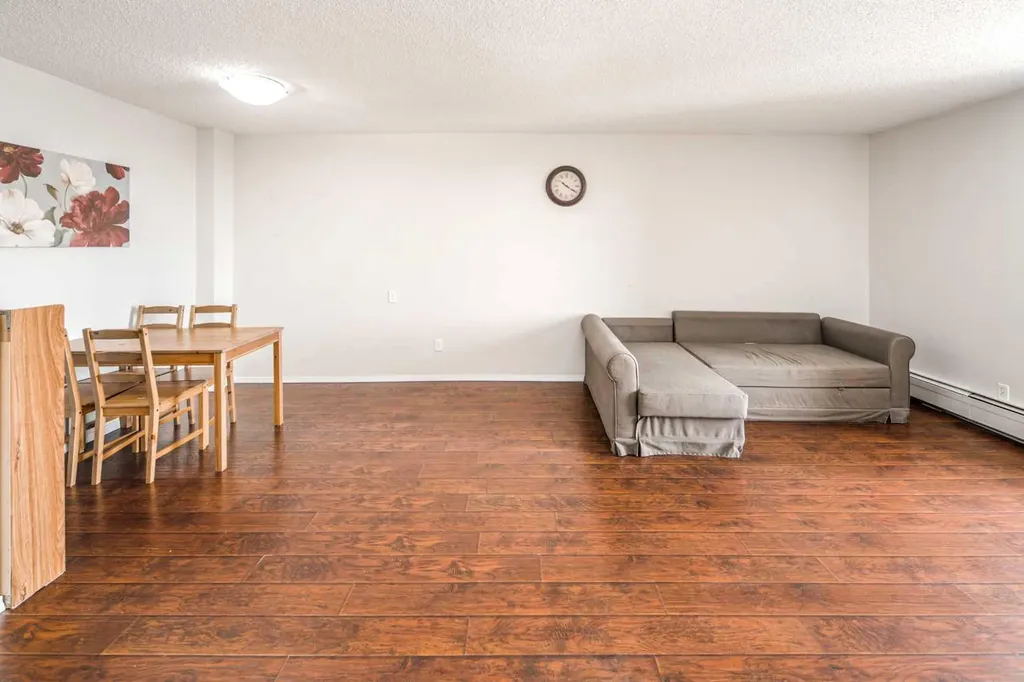 4944 Dalton Drive NW Calgary AB T3A 2E6