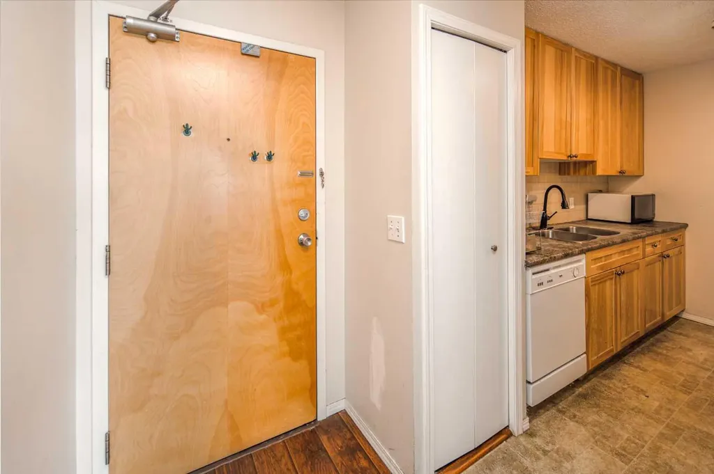 4944 Dalton Drive NW Calgary AB T3A 2E6