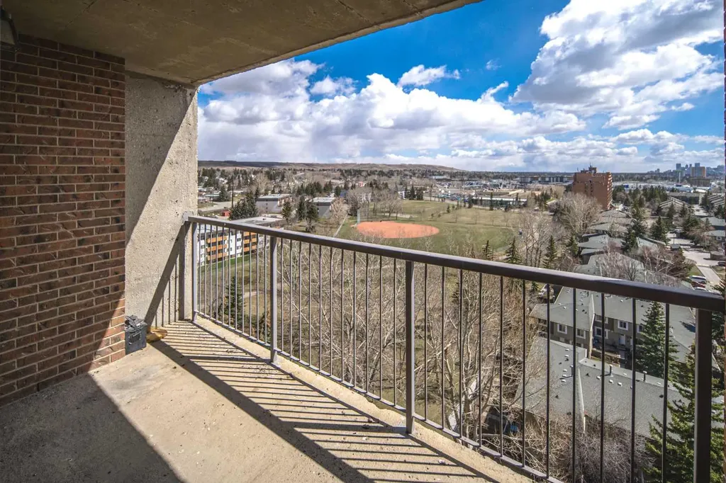 4944 Dalton Drive NW Calgary AB T3A 2E6