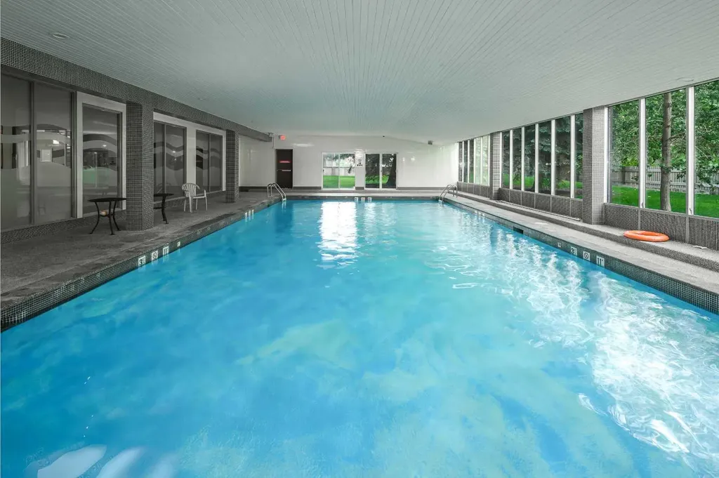 4944 Dalton Drive NW Calgary AB T3A 2E6