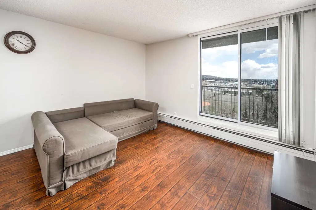 4944 Dalton Drive NW Calgary AB T3A 2E6