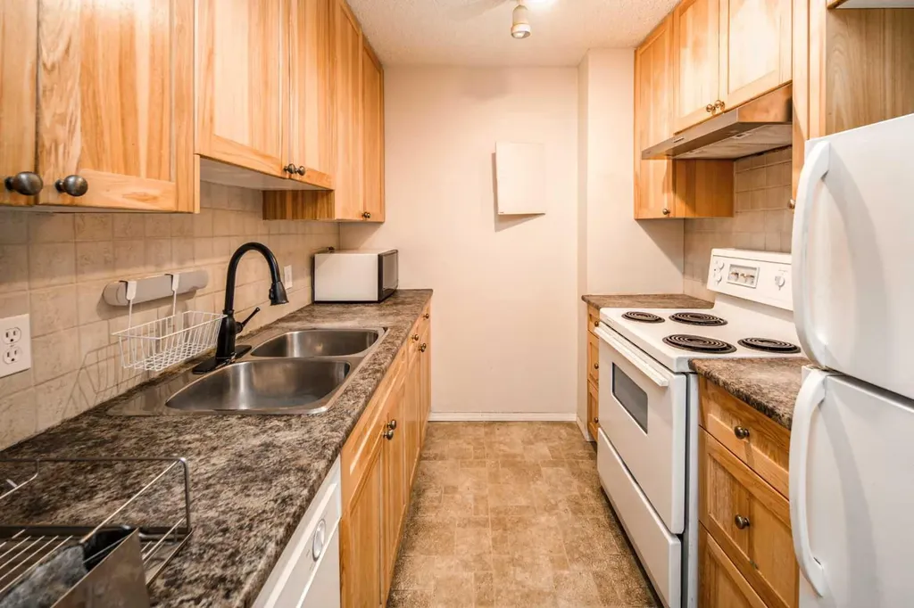 4944 Dalton Drive NW Calgary AB T3A 2E6