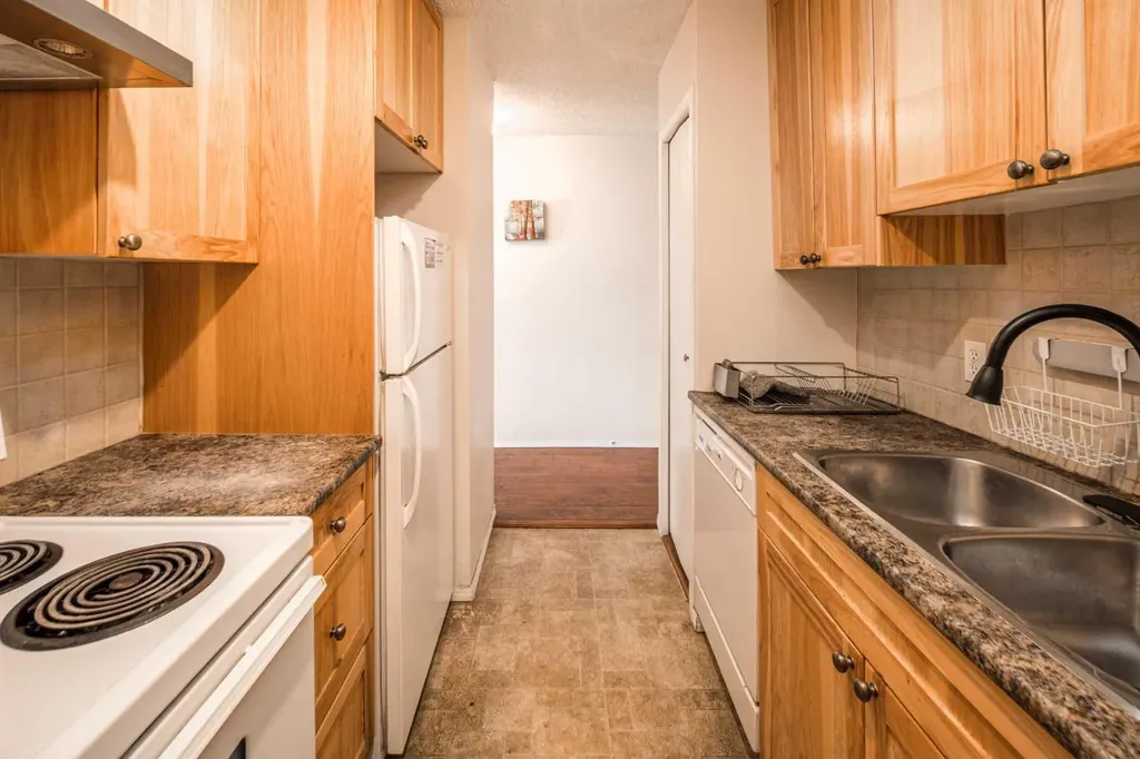4944 Dalton Drive NW Calgary AB T3A 2E6