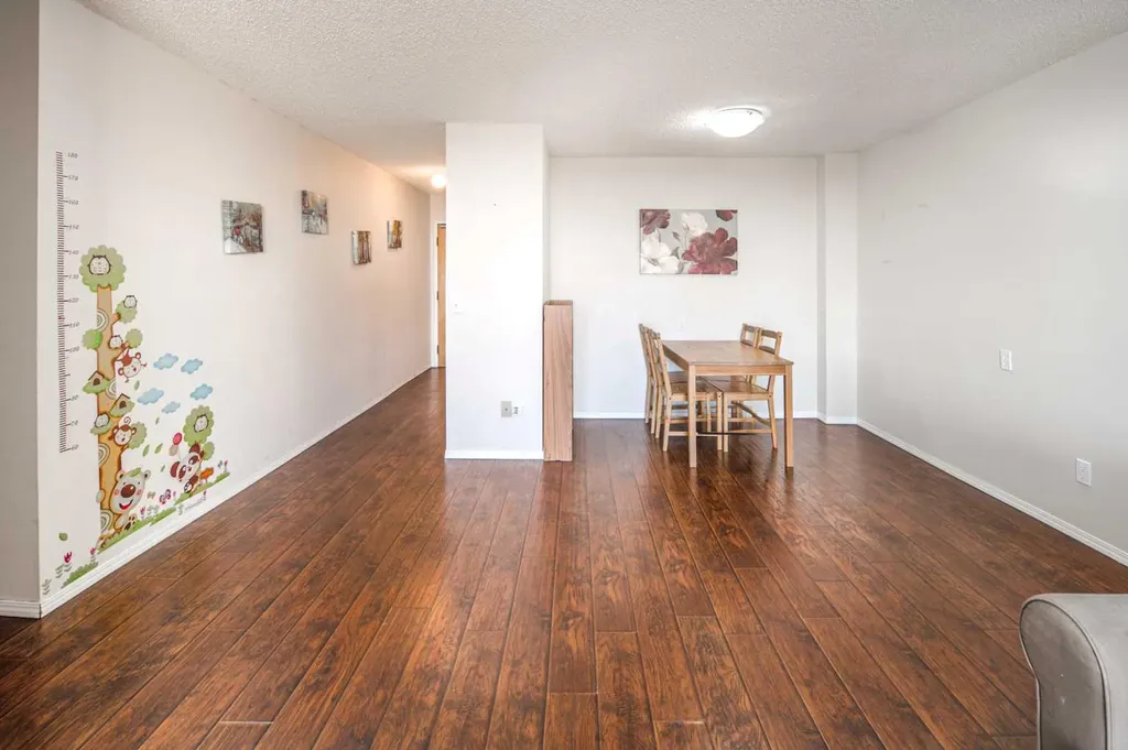4944 Dalton Drive NW Calgary AB T3A 2E6