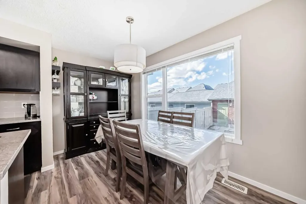 120 Evansridge Court NW Calgary AB T3P 0N2