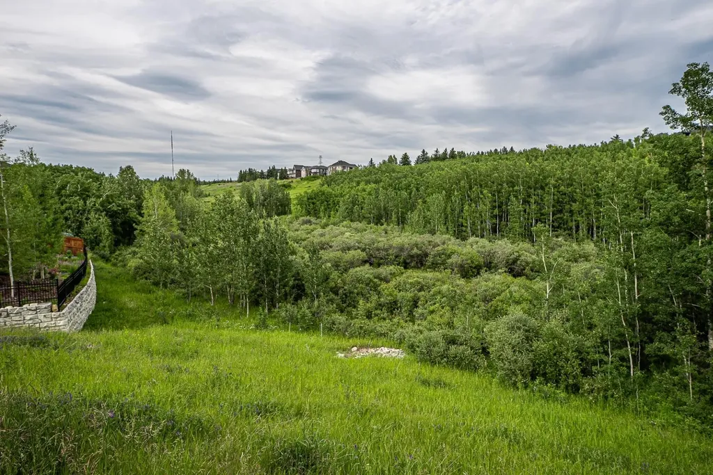 180 Ascot Drive SW Calgary AB T3H 0V2