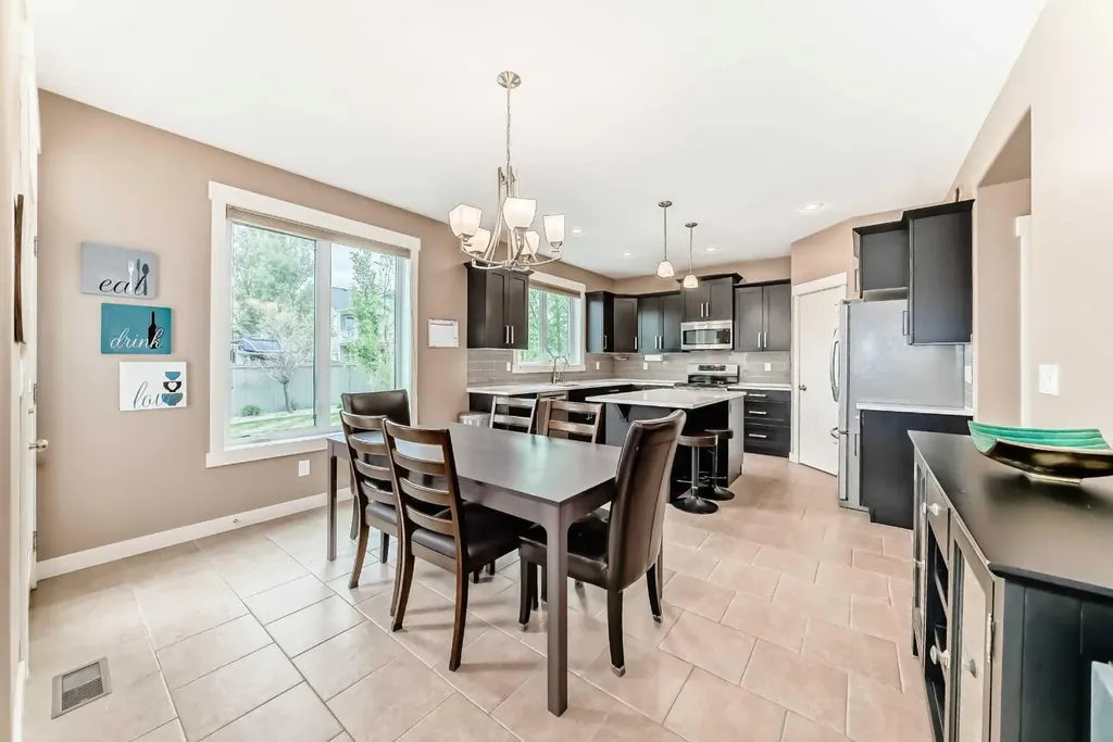 8 Eva Crescent Lacombe AB T4L 1Z2
