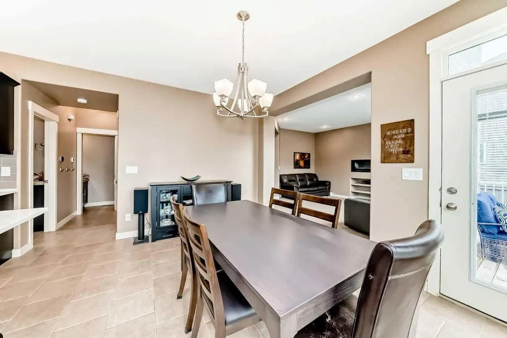 8 Eva Crescent Lacombe AB T4L 1Z2