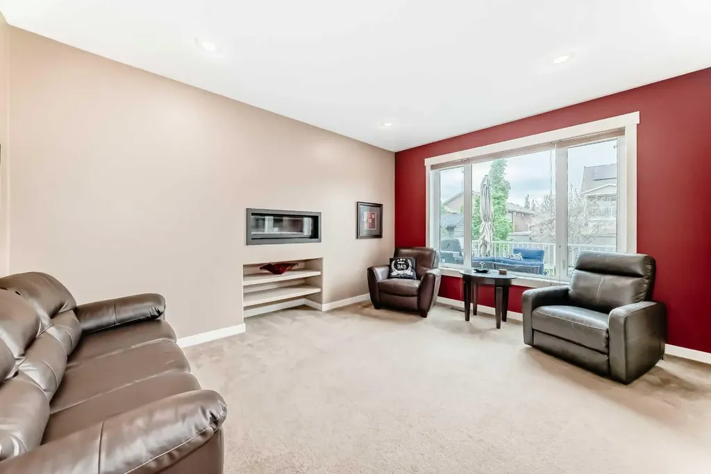 8 Eva Crescent Lacombe AB T4L 1Z2