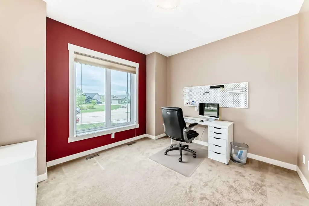 8 Eva Crescent Lacombe AB T4L 1Z2