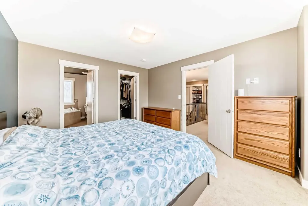 8 Eva Crescent Lacombe AB T4L 1Z2