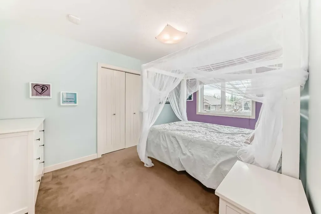 8 Eva Crescent Lacombe AB T4L 1Z2
