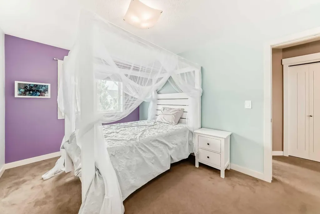 8 Eva Crescent Lacombe AB T4L 1Z2
