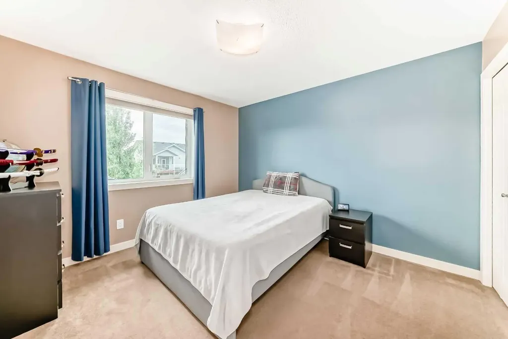 8 Eva Crescent Lacombe AB T4L 1Z2