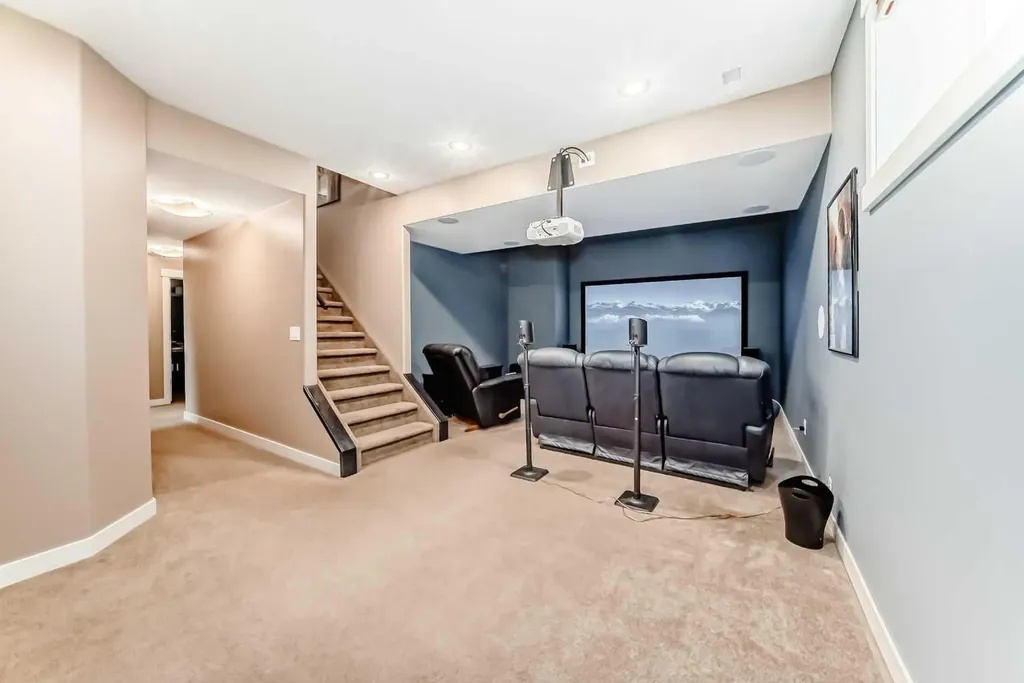 8 Eva Crescent Lacombe AB T4L 1Z2