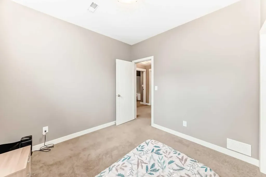 8 Eva Crescent Lacombe AB T4L 1Z2