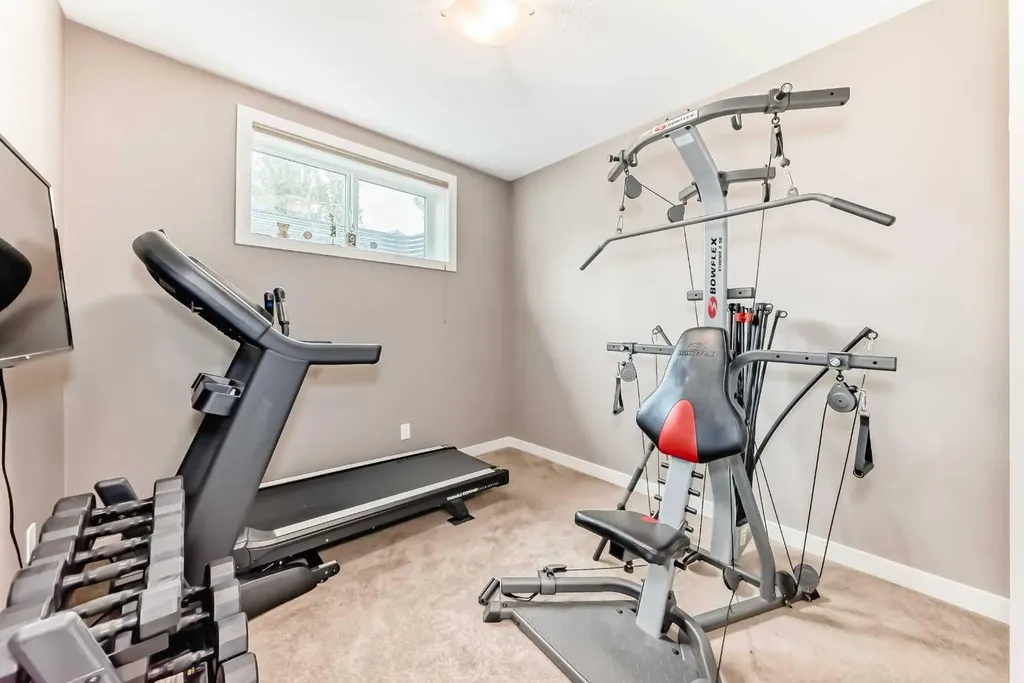 8 Eva Crescent Lacombe AB T4L 1Z2