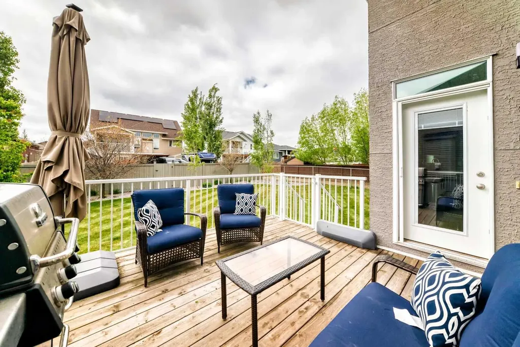 8 Eva Crescent Lacombe AB T4L 1Z2